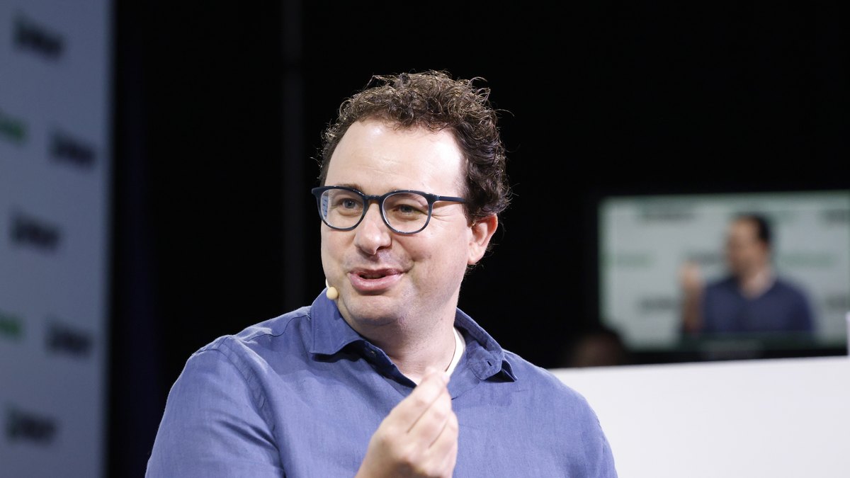 Anthropic CEO'su Dario Amodei, 2023'teki TechCrunch Disrupt etkinliğinde konuşurken (temsili)