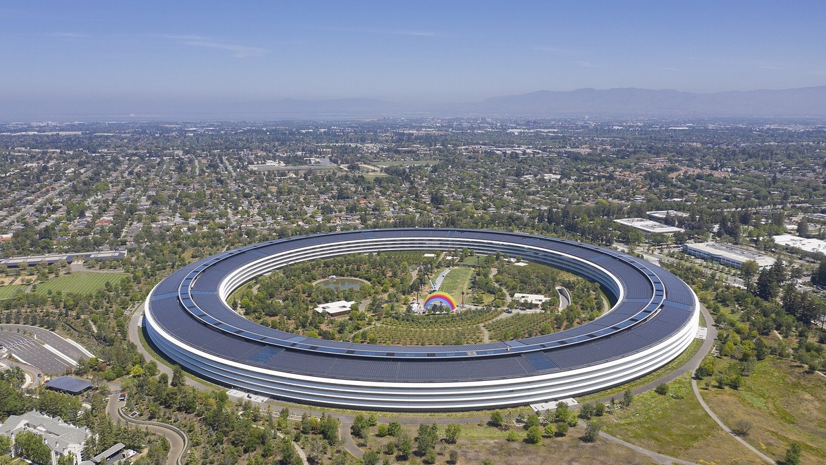Apple'ın Cupertino'daki Apple Park genel merkezinin havadan görünümü (temsili; olay görüntüsü değil)