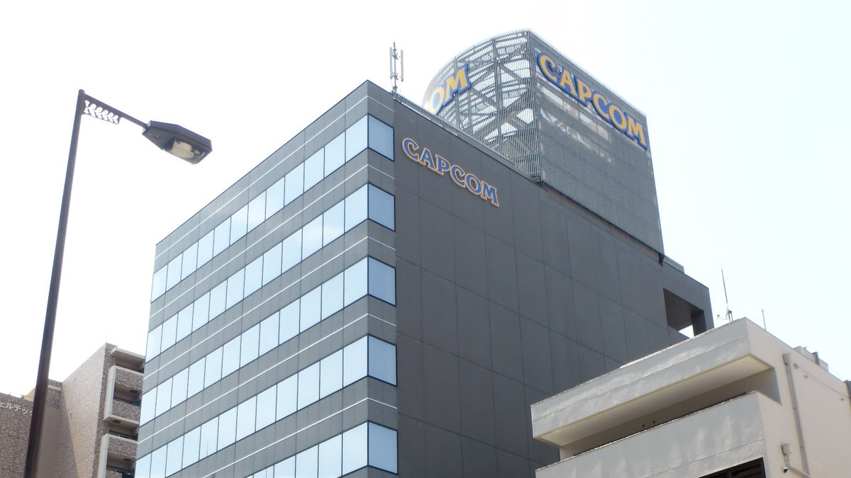 Capcom'un Osaka'daki genel merkez binası; cephede ve çatıda CAPCOM yazısı (arşiv, temsili)