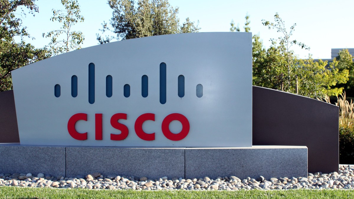 Cisco San Jose kampüsündeki Cisco logolu giriş tabelası (temsili)