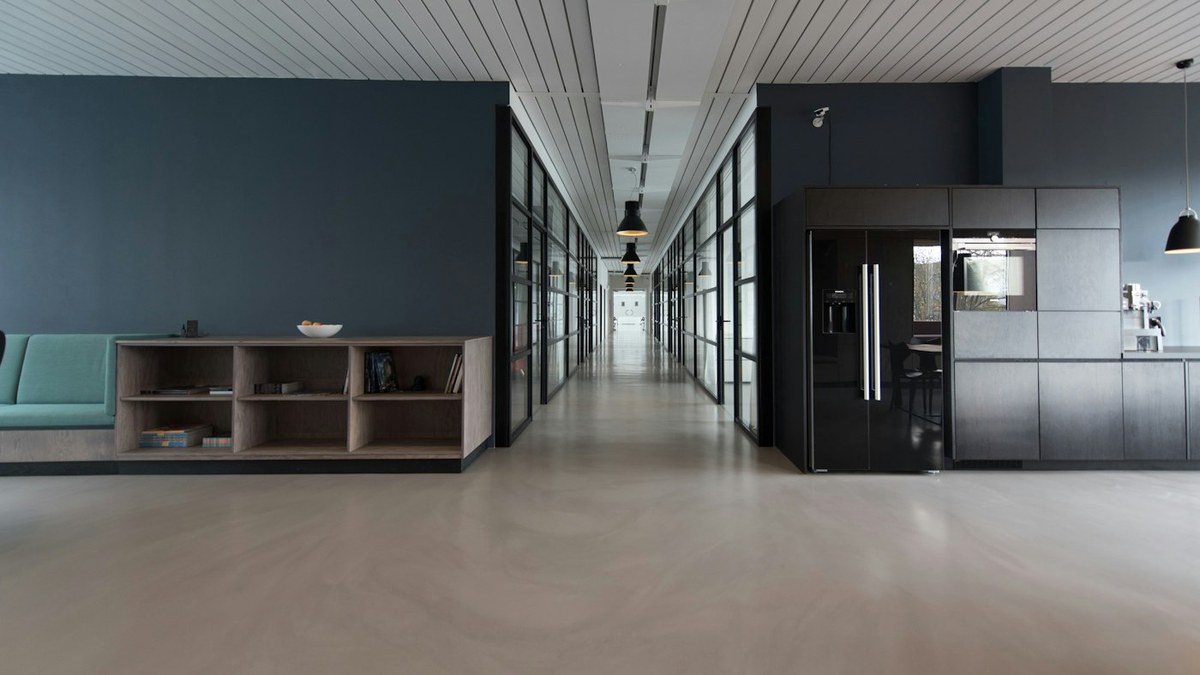 Modern ofis iç mekânı — temsili editoryal fotoğraf; Cozen O'Connor binası veya olay görüntüsü değildir