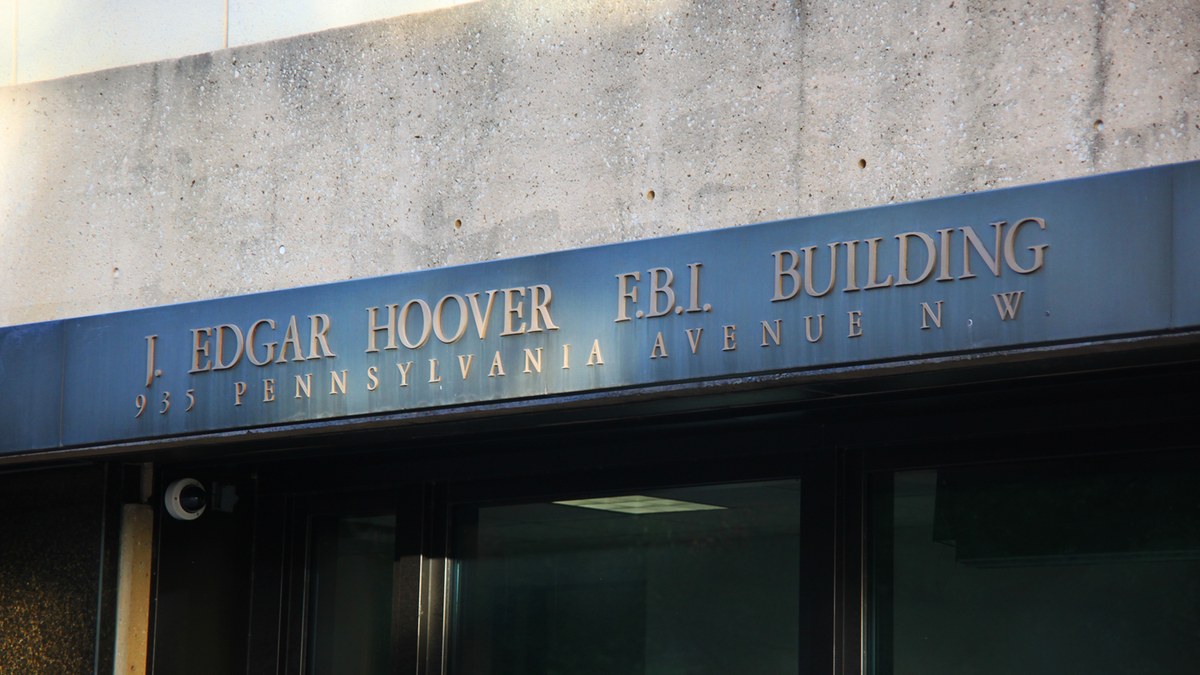 Washington'daki J. Edgar Hoover FBI binasının giriş tabelası (temsili)