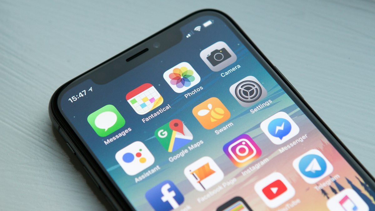 Temsili akıllı telefon ekranı — editoryal stok fotoğraf; RemControl veya Group-IB olay görüntüsü değildir
