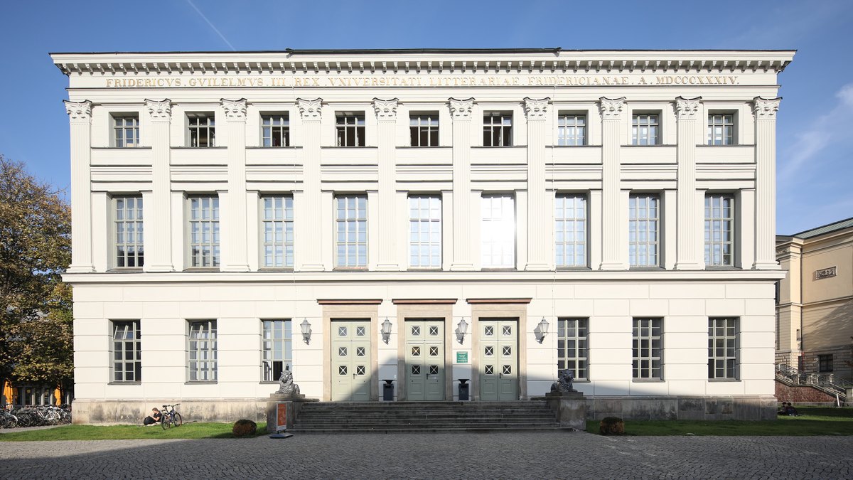 Martin Luther Halle-Wittenberg Üniversitesi'nin Halle'deki ana binası Löwengebäude (arşiv fotoğrafı, temsili kapak)