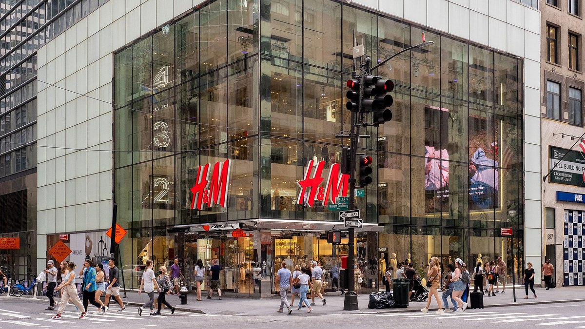 New York'ta bir H&M mağazasının cephesi ve logosu (temsili)