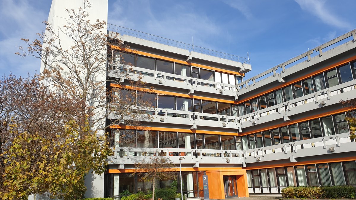 Reutlingen'deki Hochschule Reutlingen kampüsünde 2 numaralı bina (temsili)