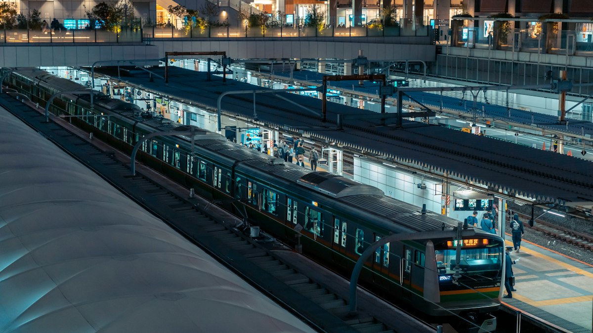 Temsili Tokyo tren istasyonu — editoryal stok fotoğraf; Keio olayının gerçek görüntüsü değildir