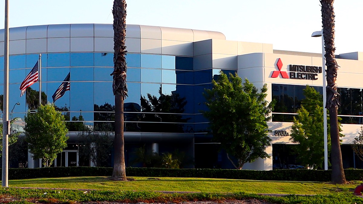 Mitsubishi Electric ABD genel merkezi, logolu bina cephesi (temsili)