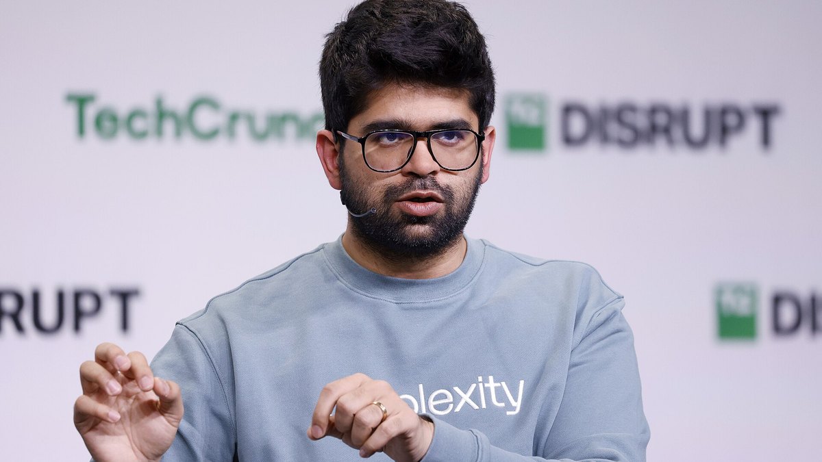 Perplexity kurucu ortağı ve CEO'su Aravind Srinivas, TechCrunch Disrupt 2024 sahnesinde (temsili)