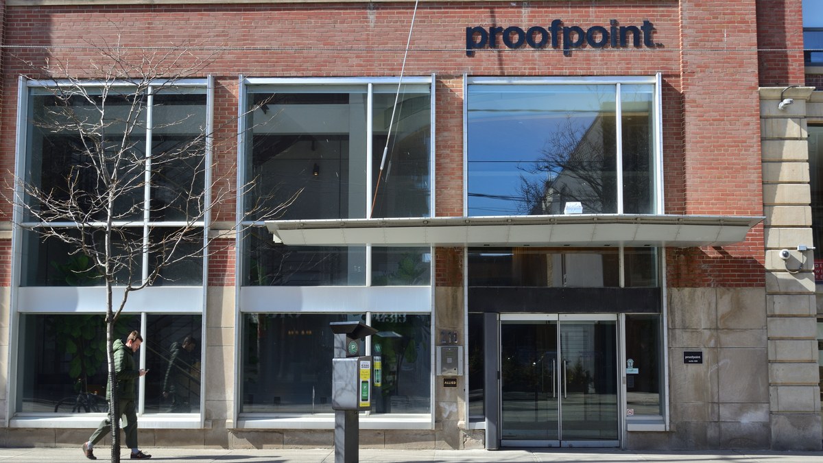 Toronto'da Proofpoint ofis binası ve tabela (temsili)