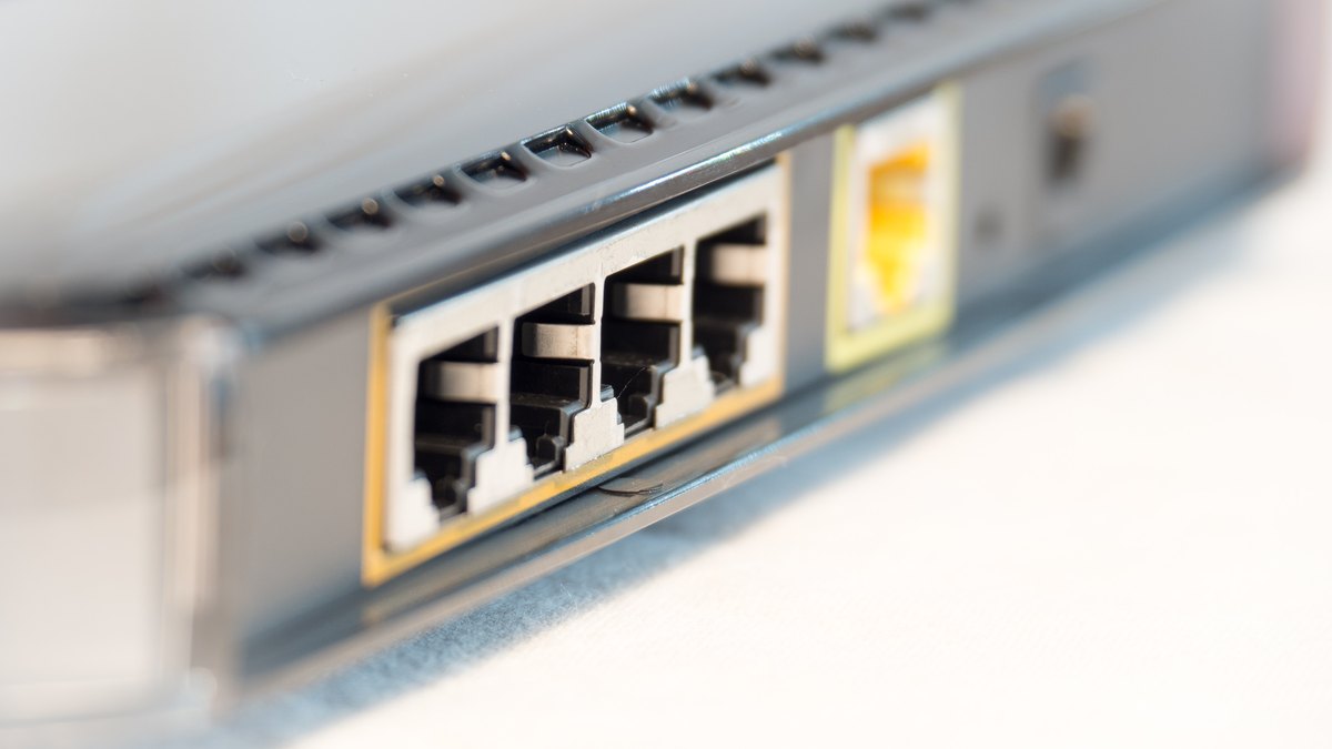 Bir ev tipi modemin arka yüzündeki Ethernet bağlantı noktaları (temsili)