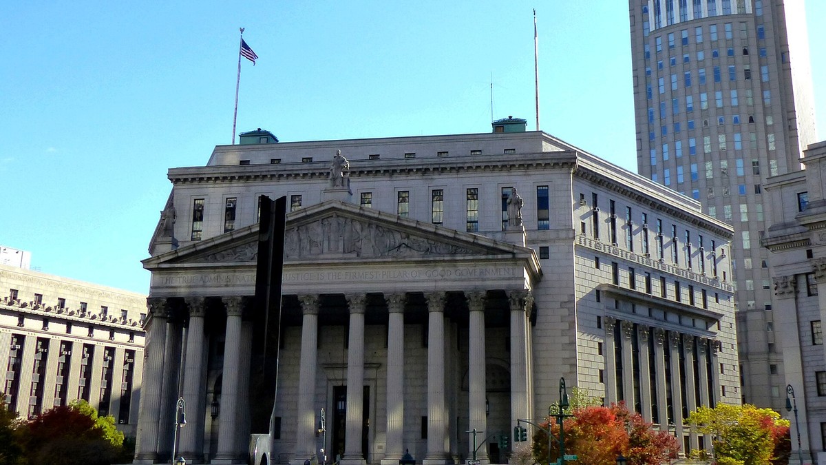 Manhattan'da Foley Square'deki sütunlu adliye binası ve arkadaki federal adliye kulesi (temsili)